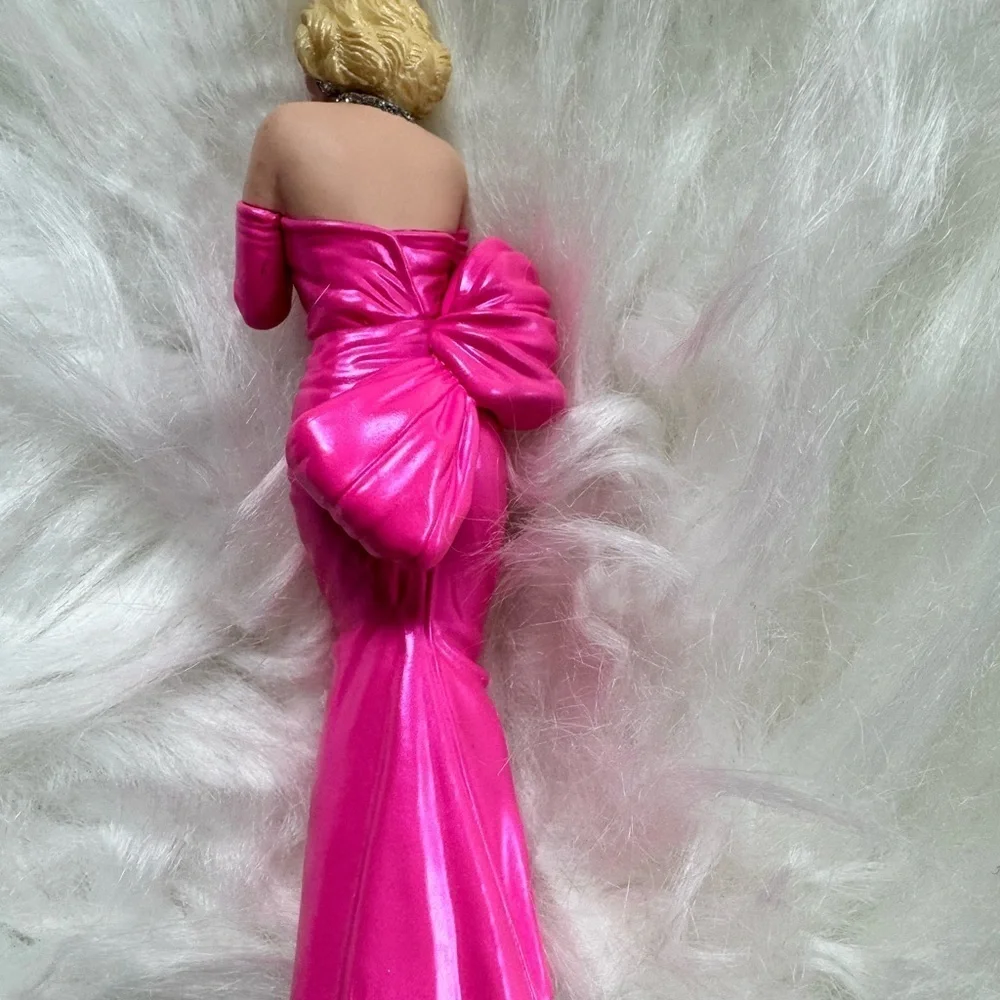 Hallmark Keepsake Pink Ornament‎ Marilyn Monroe Gentleman Prefer Blondes